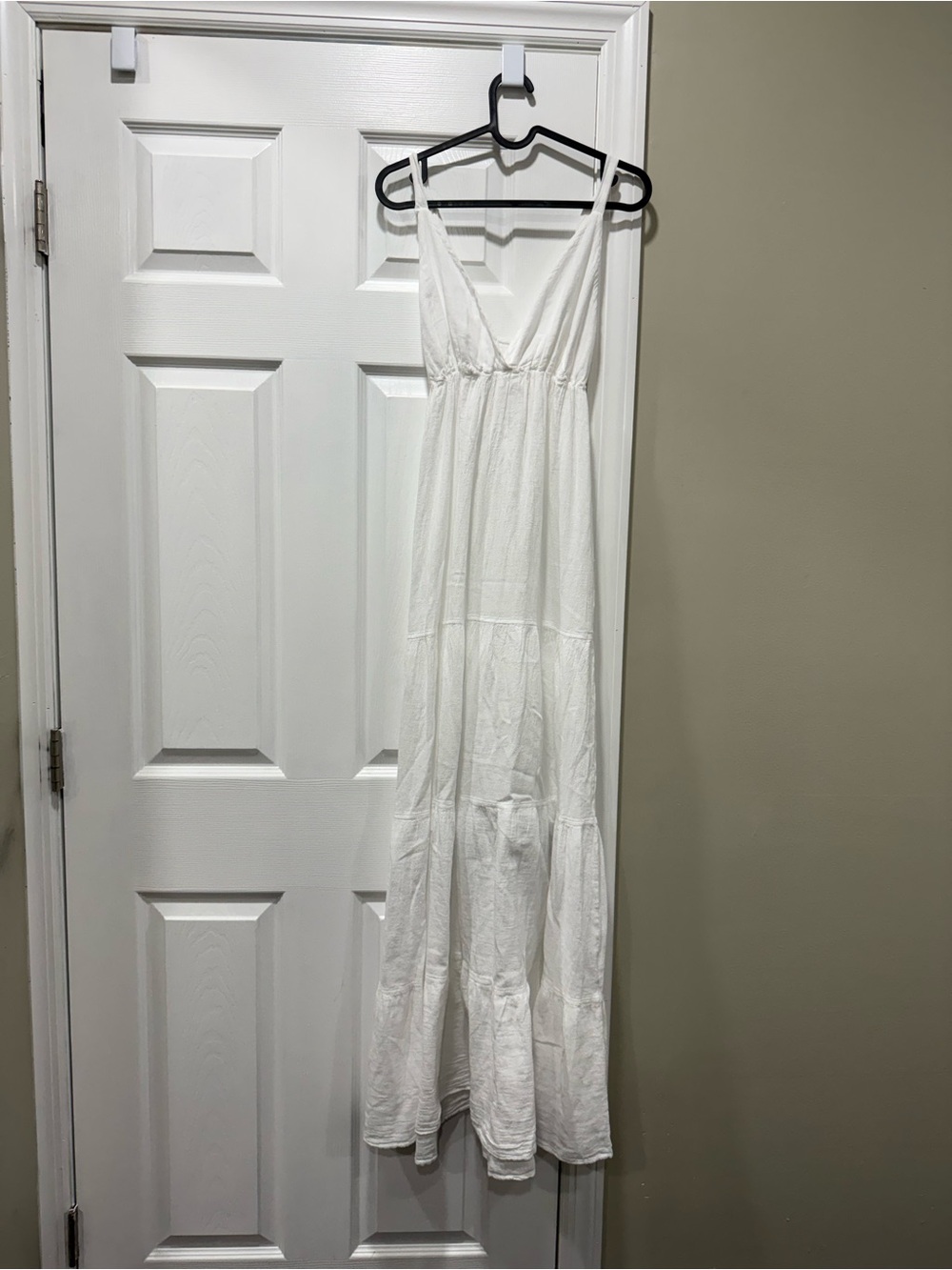 White Sleeveless V-Neck Maxi Dress